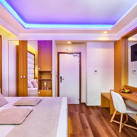 Porto Marine بلاتامونيس